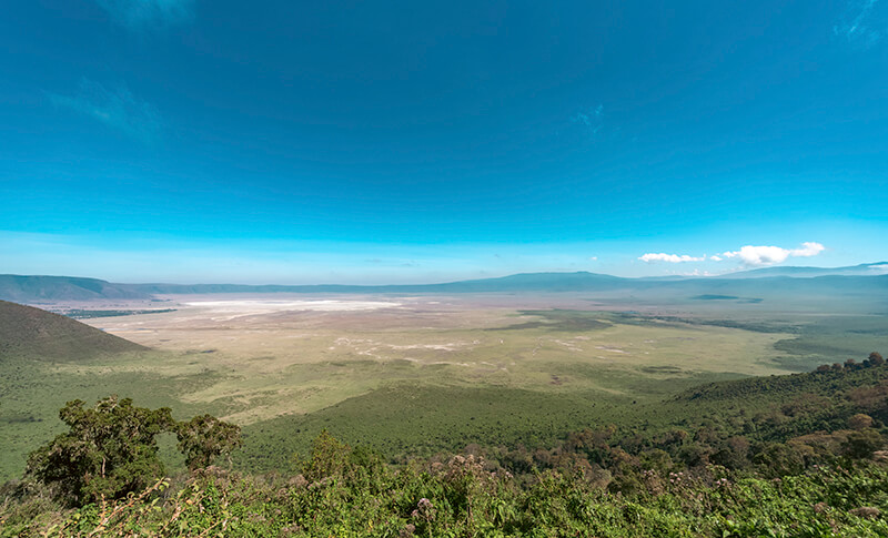 Vista del cráter del Ngorongoro durante un viaje de safari en Tanzania