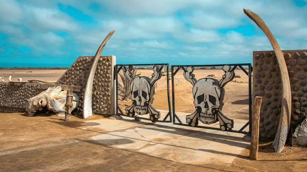 Entrada a la Costa de los Esqueletos en Namibia, uno de los paisajes más remotos del país.